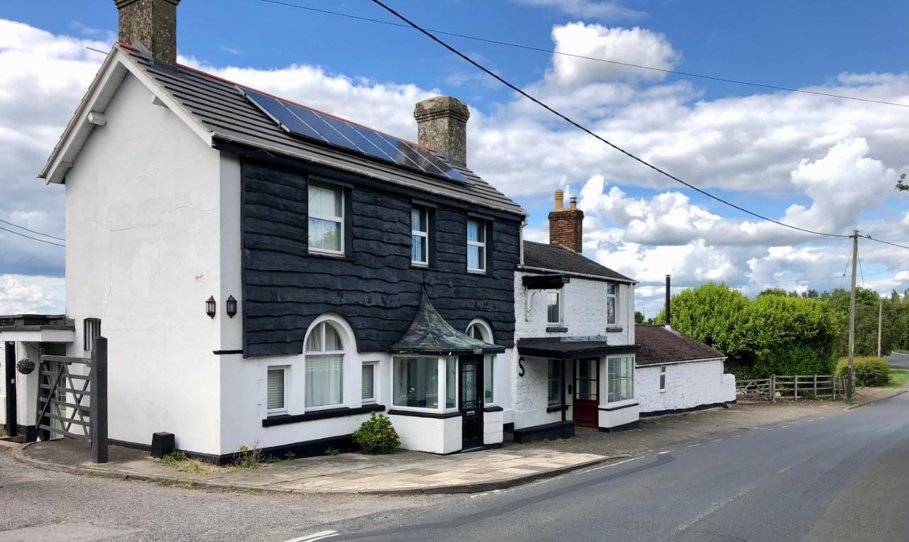 The Old Tavern Annex Swindon Esterno foto
